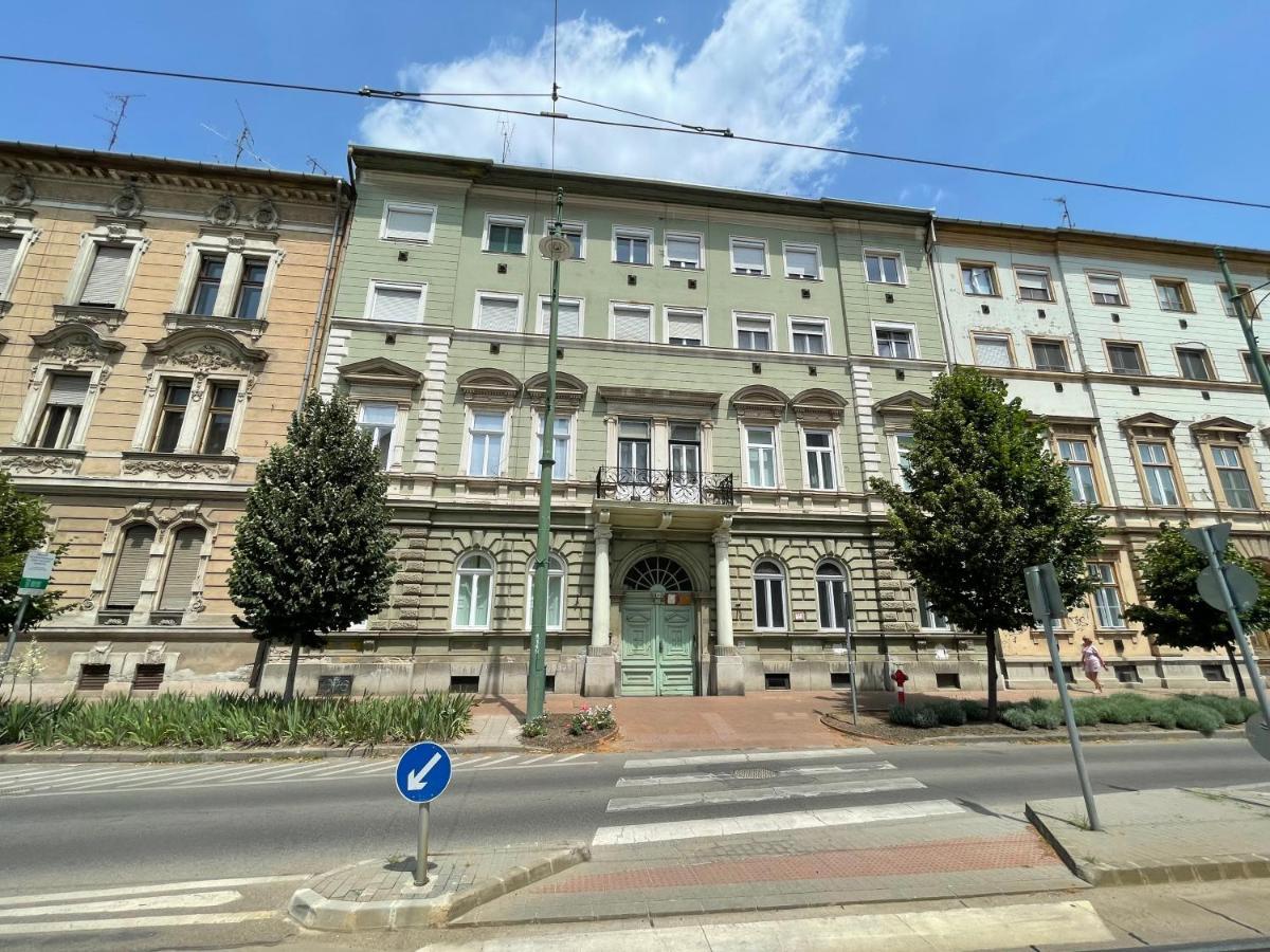 Fullmoon Apartments 1 Szegedin Exterior foto